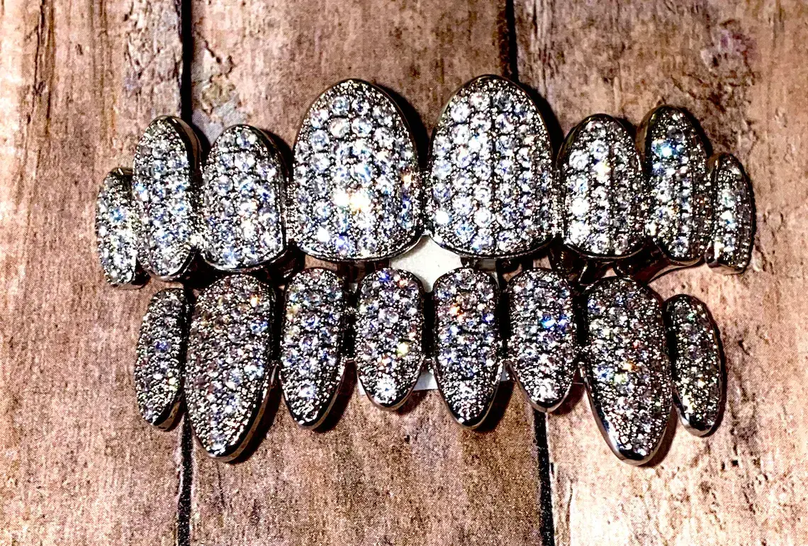 Custom 18K Gold Moissanite Diamond Grillz - Advanced Technology 5