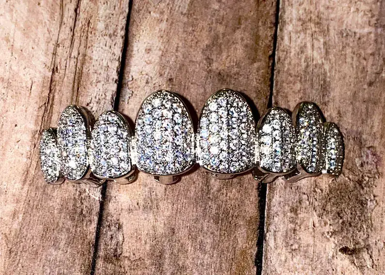 Custom 18K Gold Moissanite Diamond Grillz - Advanced Technology 3