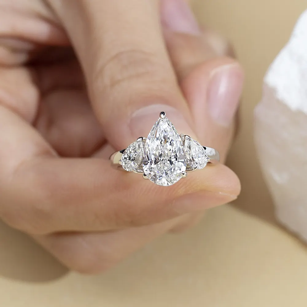 Cincin Pertunangan Berlian Tumbuhan Makmal Oval oleh Messi Jewelry 3