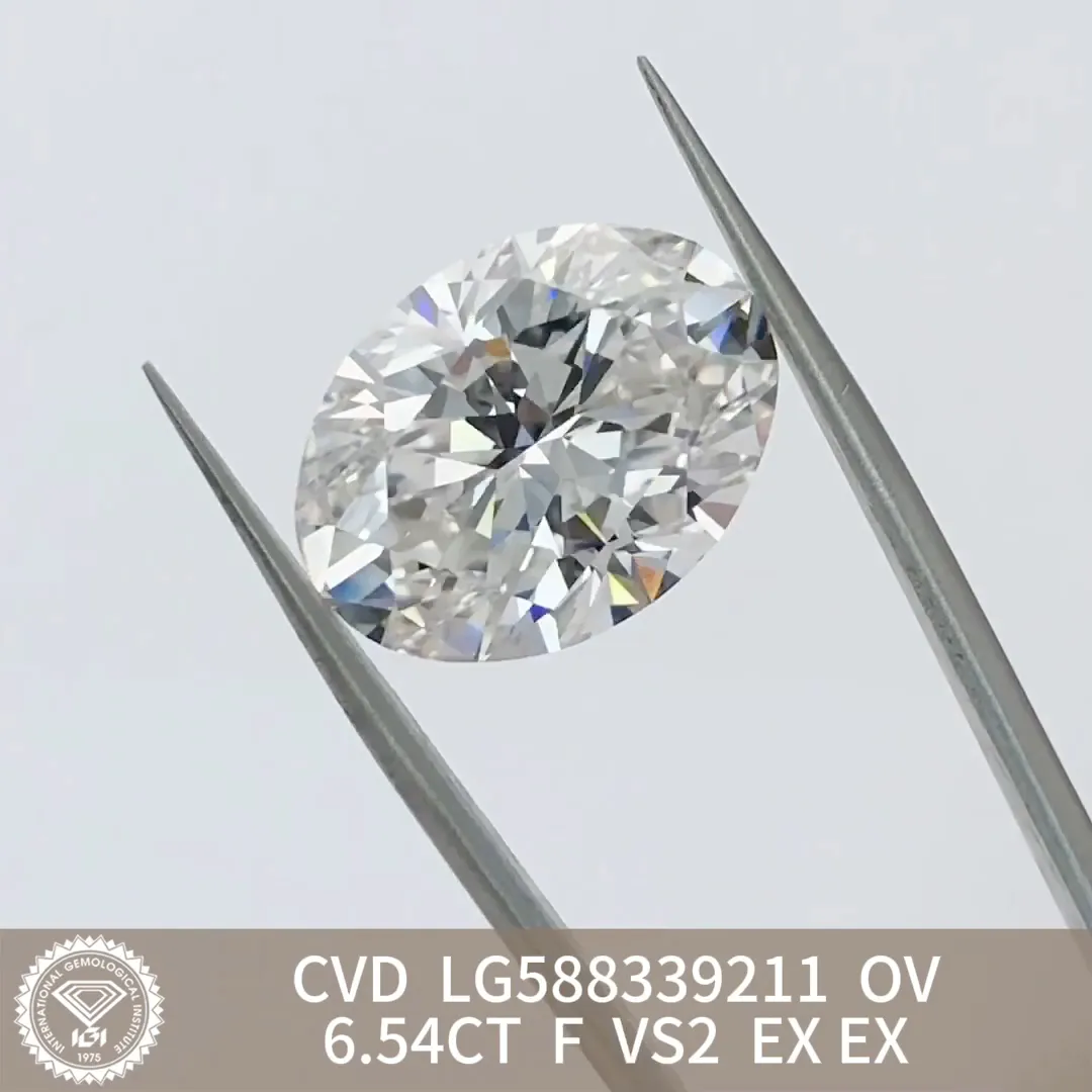 반지 제작을 위해 실험실에서 재배한 1.5캐럿 타원형 랩 다이아몬드 반지 6