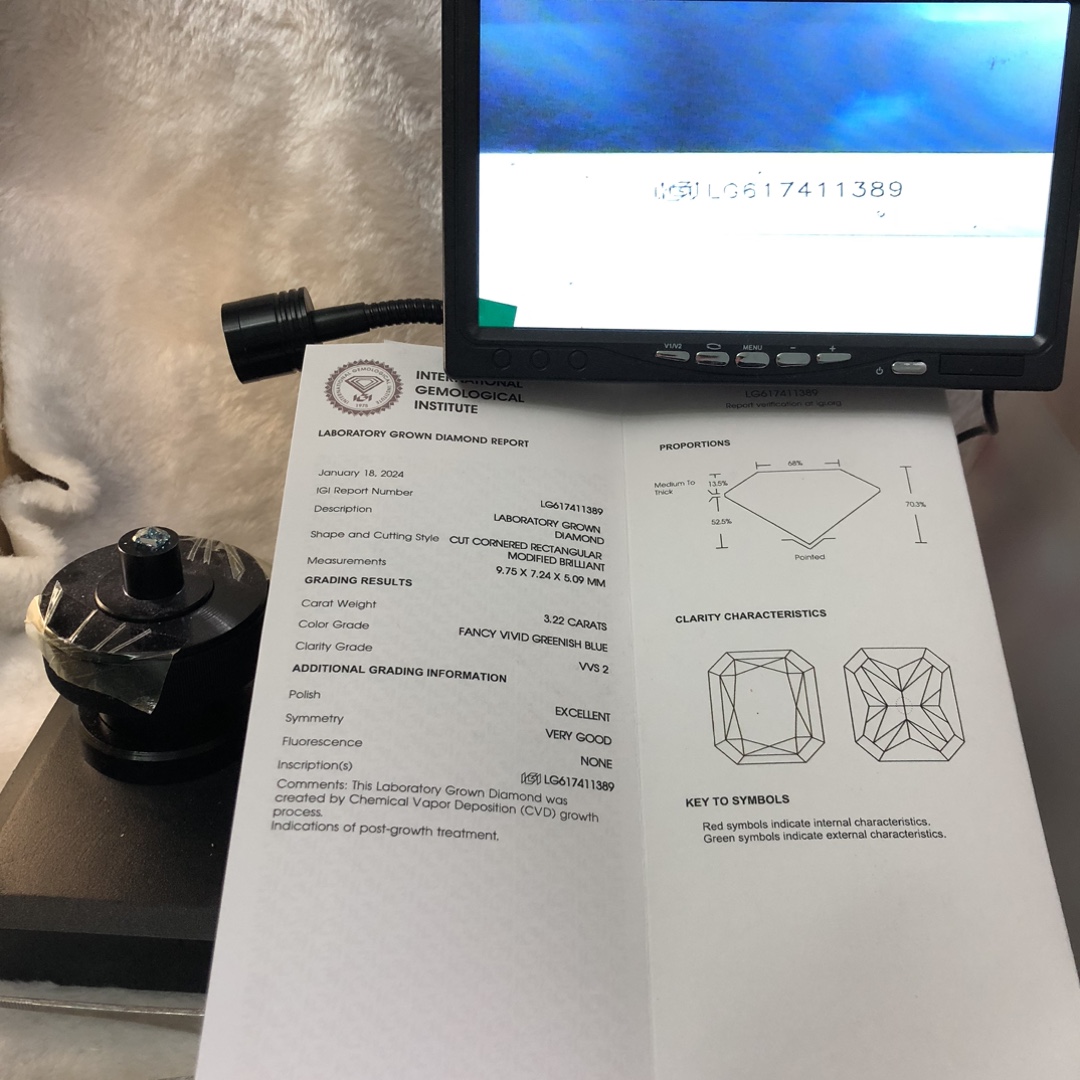 Messi Jewelry  Radiant Cut Lab Diamond FANCY VIVID GREENISH 3.22CT VVS2 CVD LG617411389 65