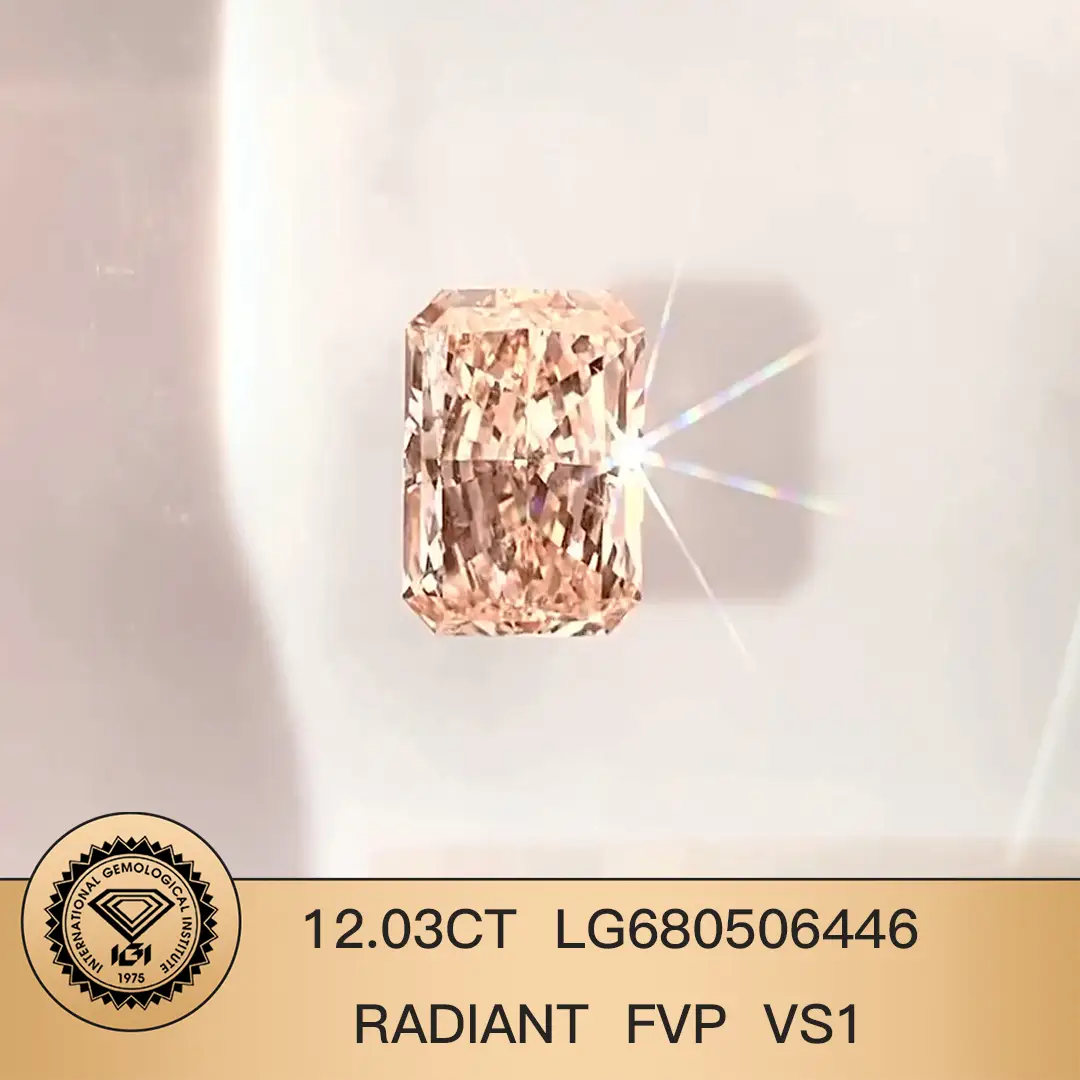 Fancy Vivid Pink 12.03ct Radiant Lab Diamond VS1 LG680506446 | Gioielli Messi 1