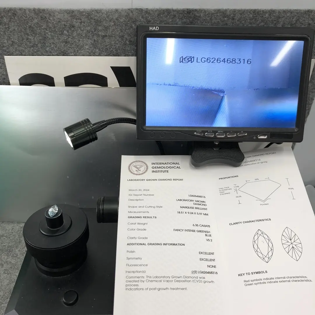 Diamante coltivato in laboratorio blu