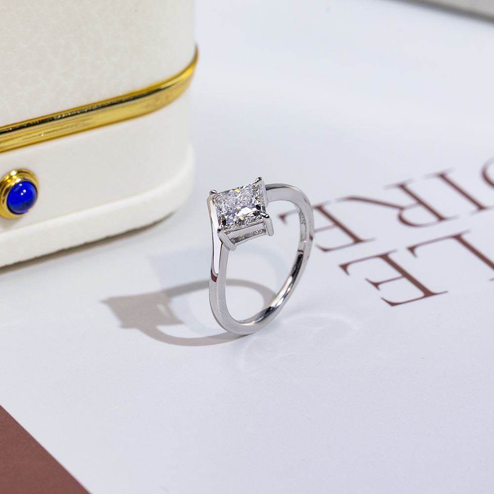 Nahiangay nga MSR-1771 18K White Gold Lab Gitubo nga Diamond Princess Square Solitaire Ring 10