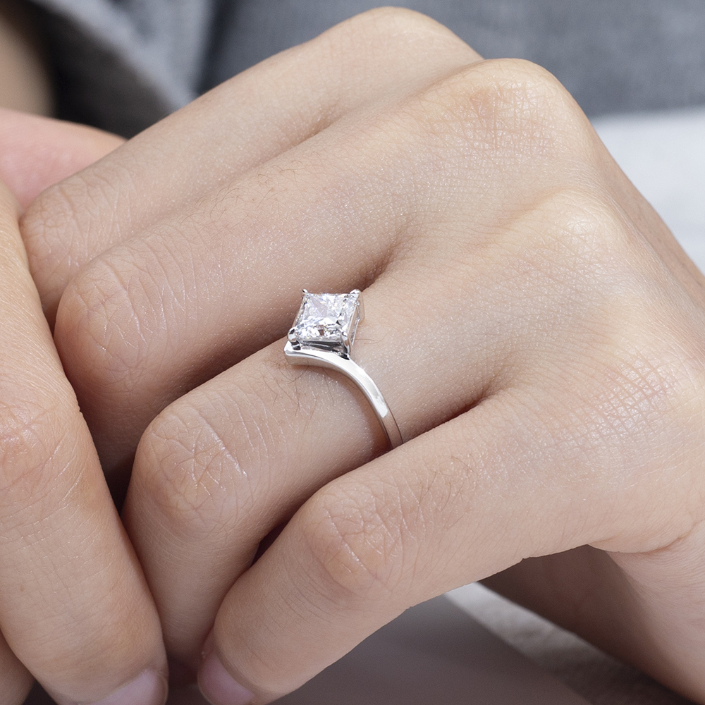 Nahiangay nga MSR-1771 18K White Gold Lab Gitubo nga Diamond Princess Square Solitaire Ring 13