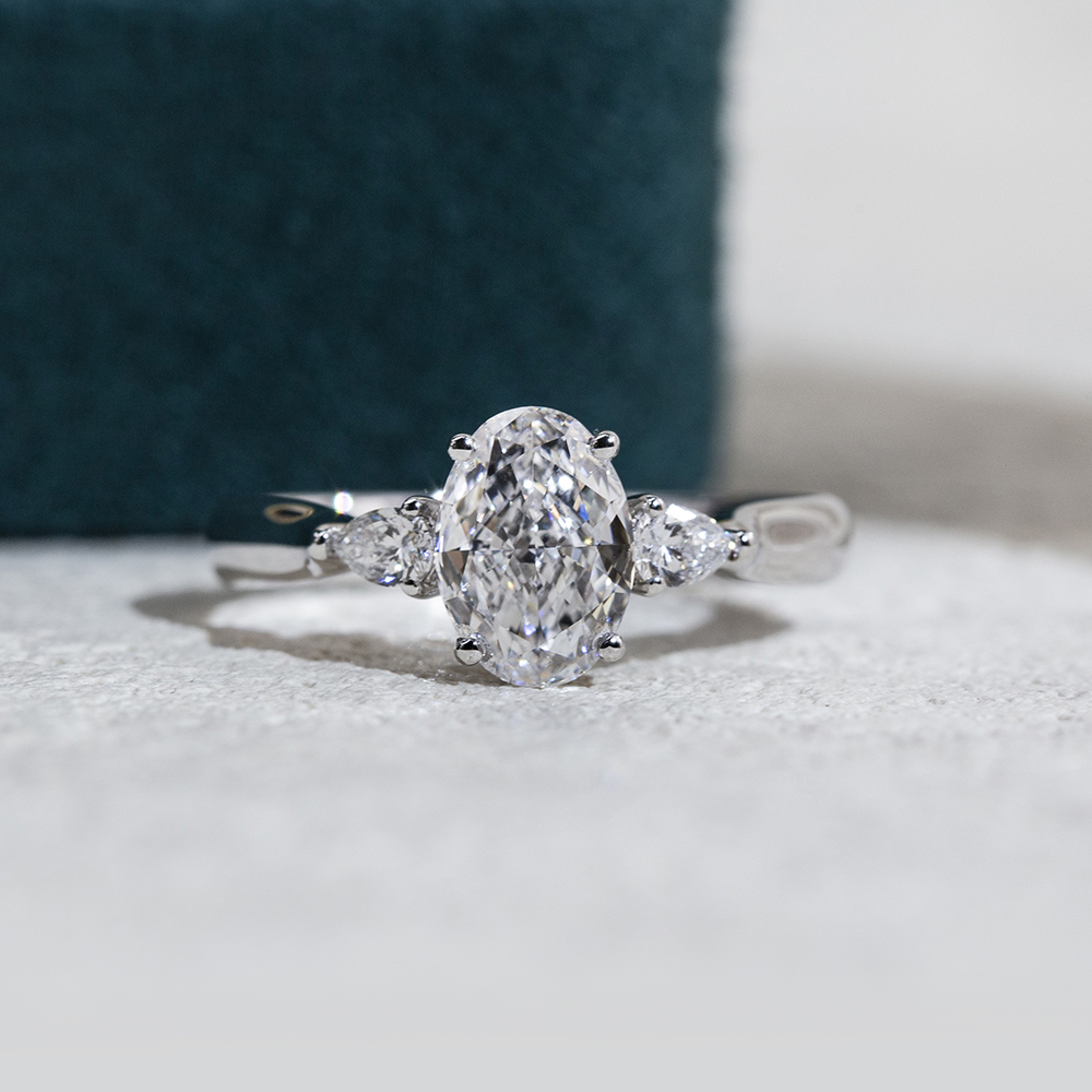 MSR-1697 Messi Alahas Ipasibo ang 18k White Gold Tulo ka Lab Diamond Ring 10