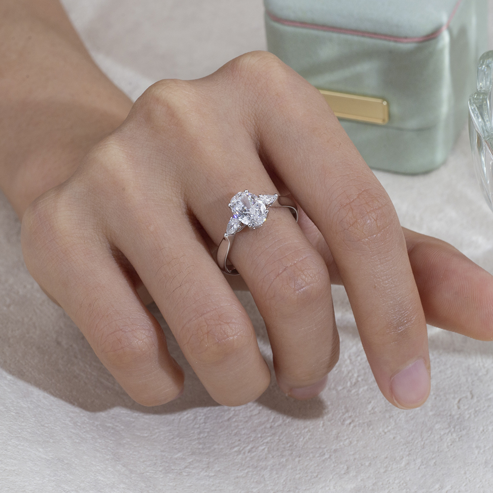 MSR-1697 Messi Alahas Ipasibo ang 18k White Gold Tulo ka Lab Diamond Ring 7