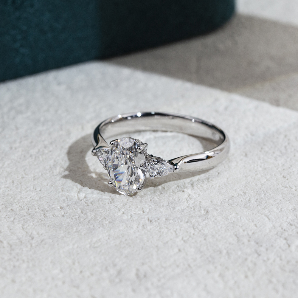 MSR-1697 Messi Alahas Ipasibo ang 18k White Gold Tulo ka Lab Diamond Ring 9