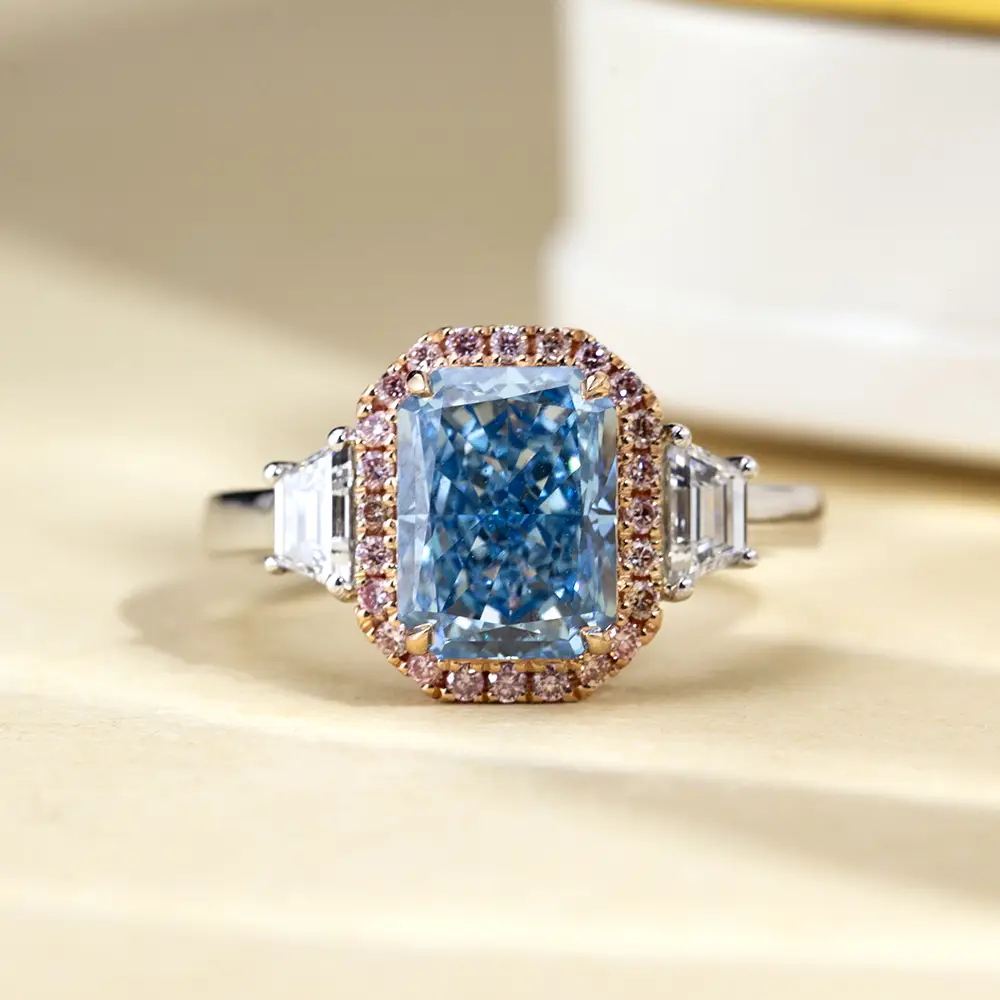 MSR-1738 18K Gold Radiant Blue Lab Grown Diamond&amp; Pink Lab Grown Diamond Three Stone Anello 1