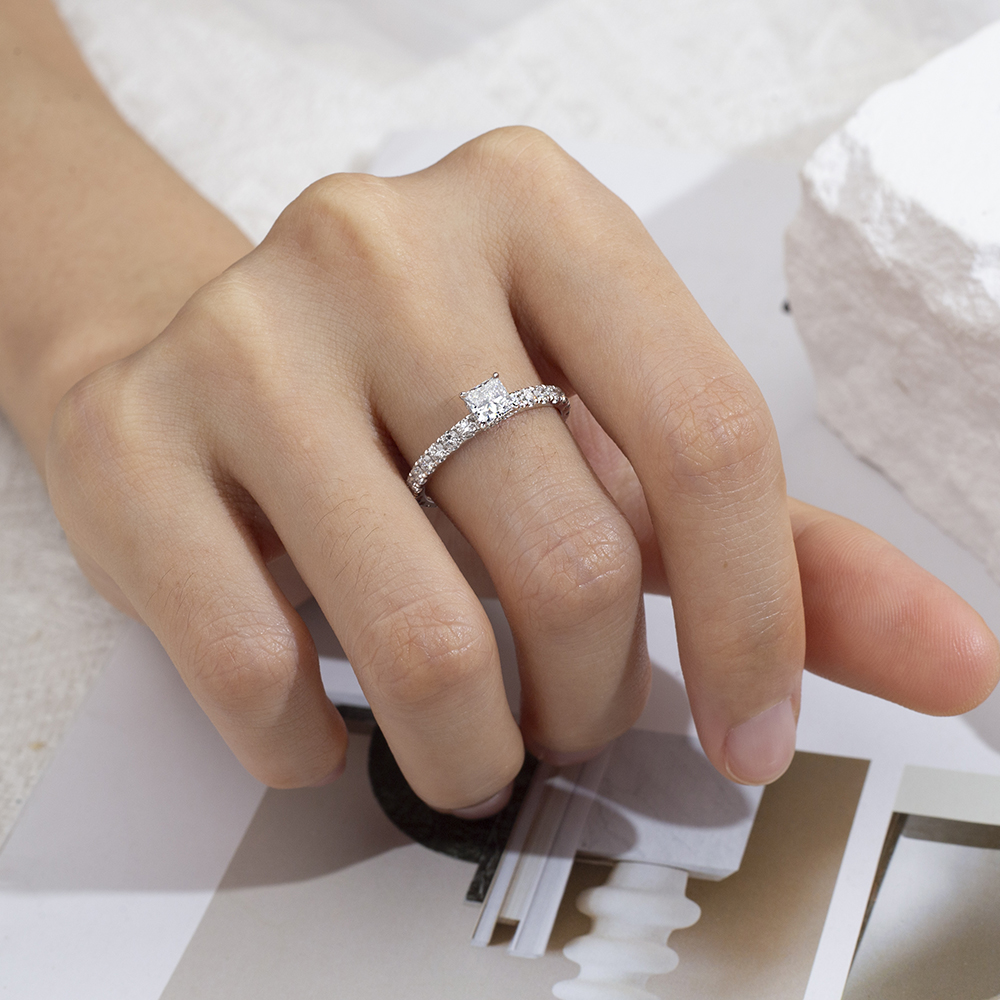 MSR-1700 Ipasibo ang Square Pricess Cut Lab Diamond 18K Gold Halo Ring - Messi Alahas 13