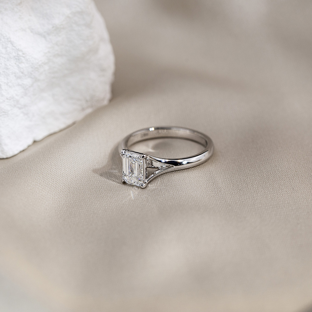 MSR-1728 Classic 18K White Gold Emerald Lab Gitubo nga Diamond Custom nga Singsing 11