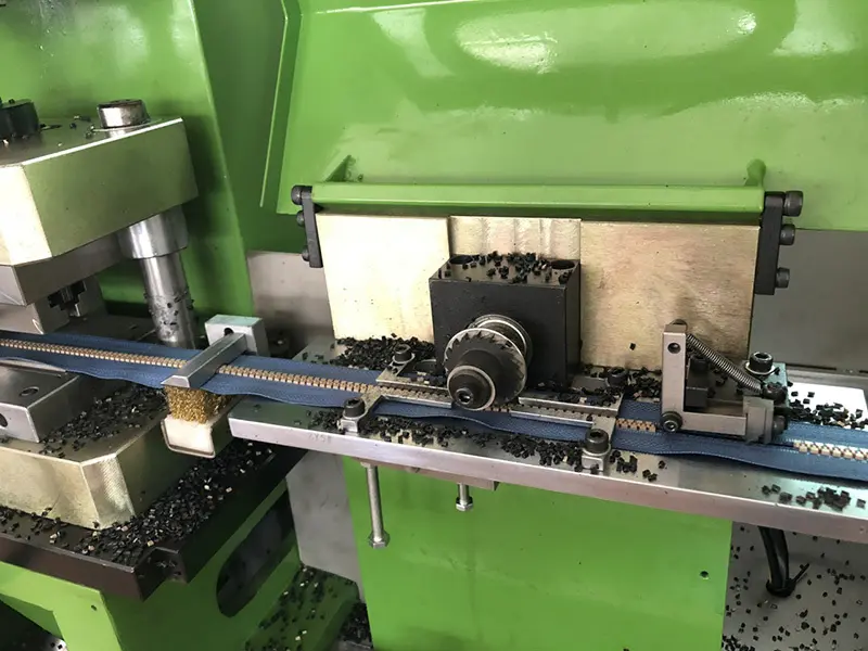 ZYZM Custom invisible gapping machine company for apparel industry 3