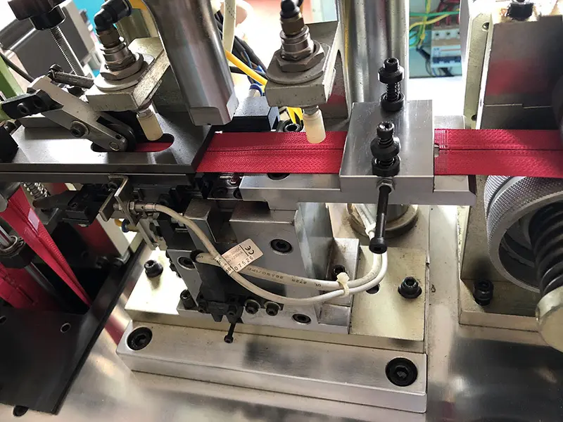 Custom open end zipper insertion pin machine manufacturers for zipper production 4