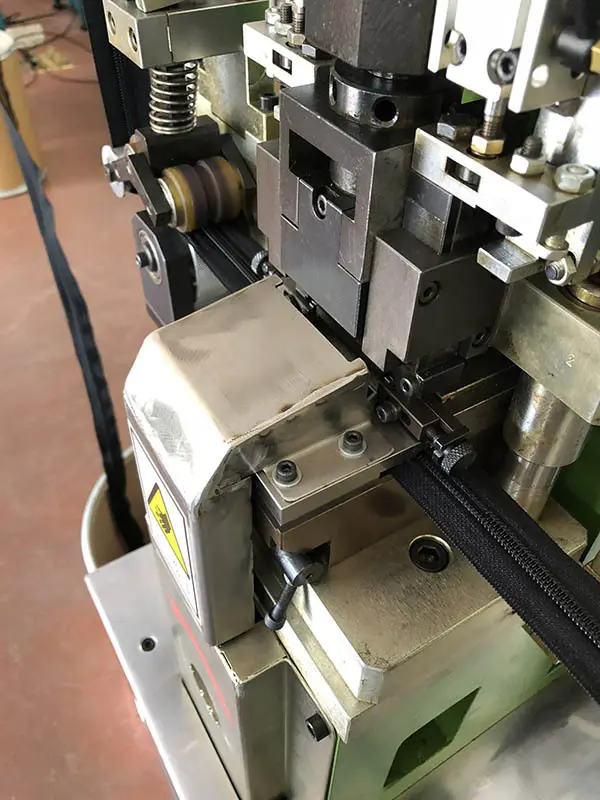 Custom invisible gapping machine bulk buy for zipper production 3
