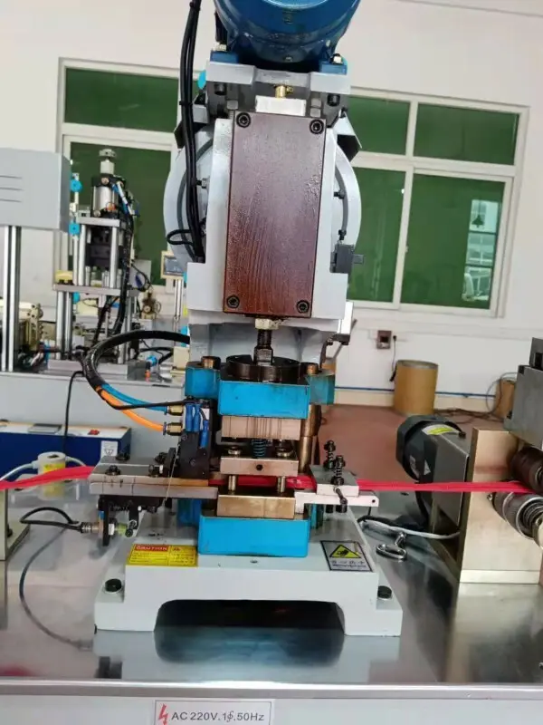 Custom hole punching machine for plastic factory for zipper production 3