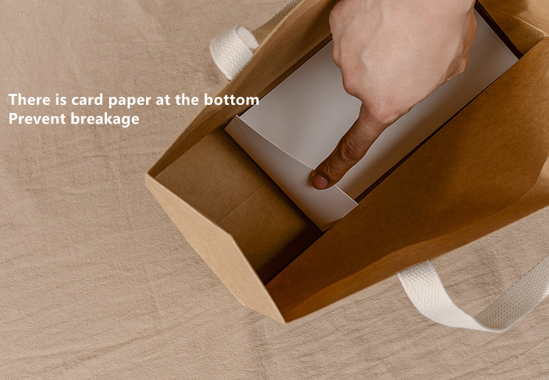 Aangepaste kraft handtas met handvat papier cadeaubas voor kledingschoenen boodschappentas 9