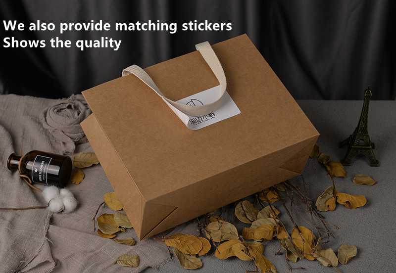 Aangepaste kraft handtas met handvat papier cadeaubas voor kledingschoenen boodschappentas 7