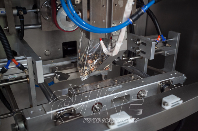 DS-B420A Nut four-in-one snack pouch packaging machinery 4