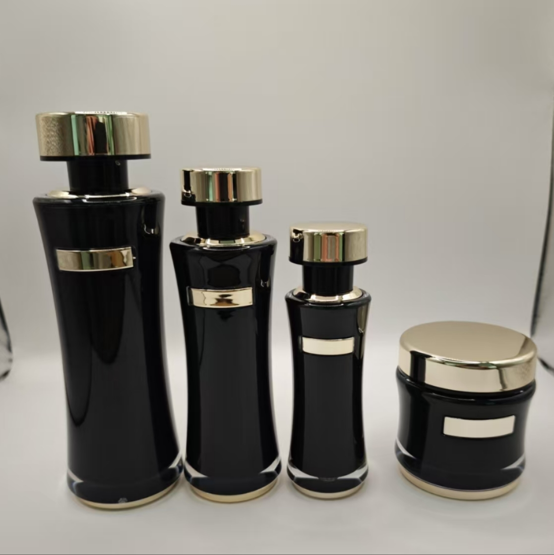 Elegant Noir - Gold Cosmetic Packaging Set 1