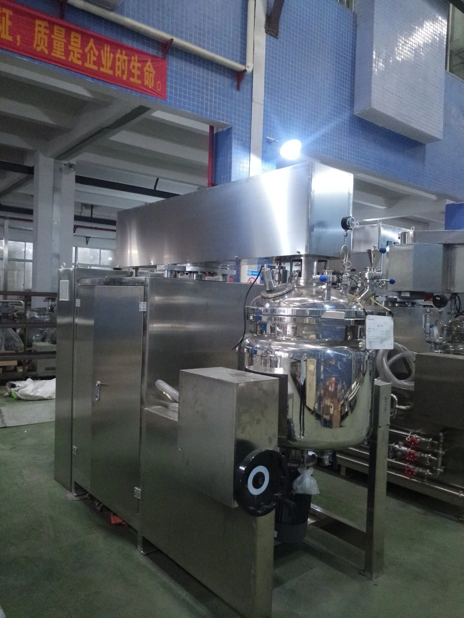 100L Laboratory Homogenizer Mixer for Ointment Emulsifier Tiltable 1