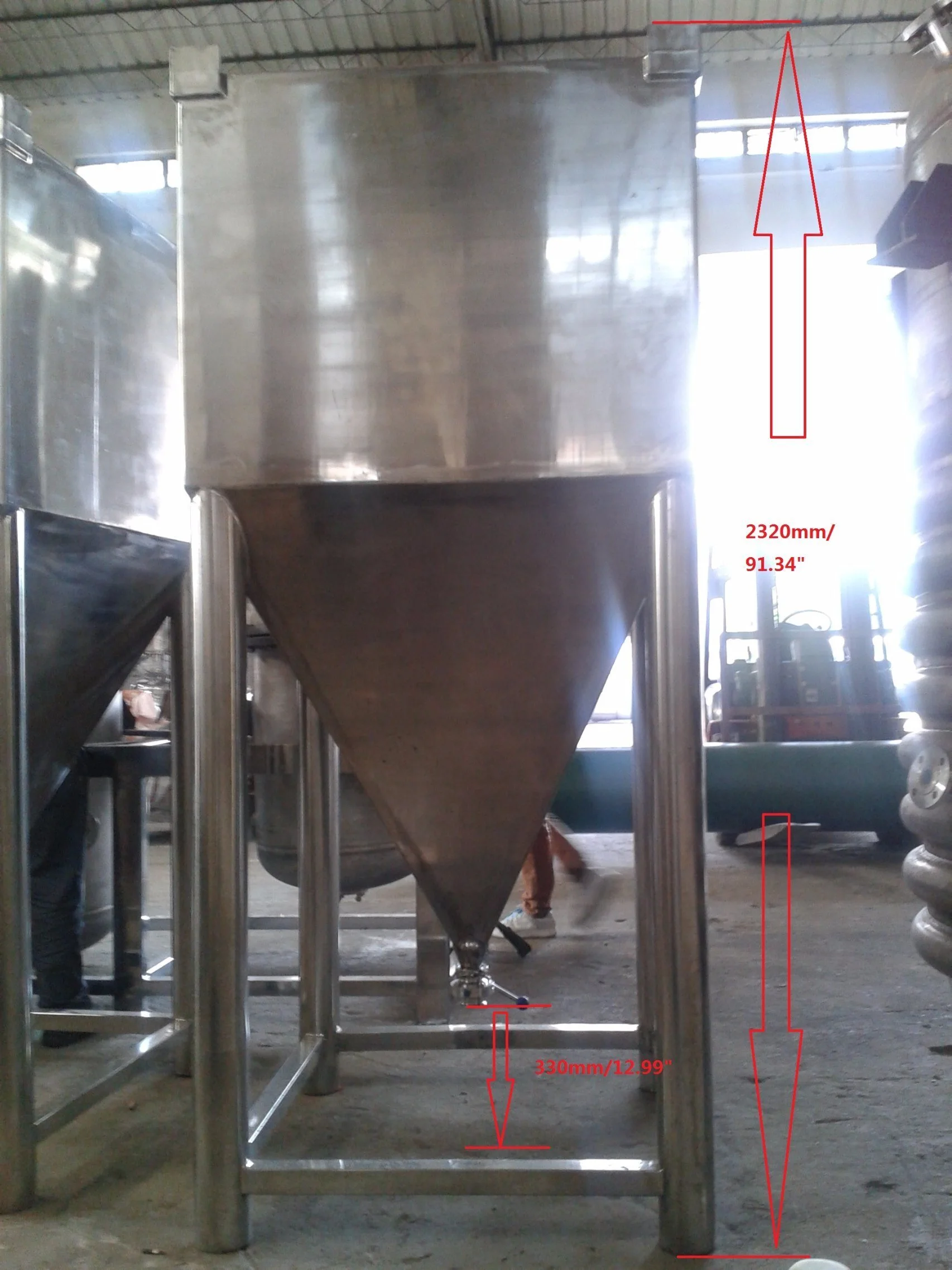 1000L Stainless Steel Vertical Storage Tank 1