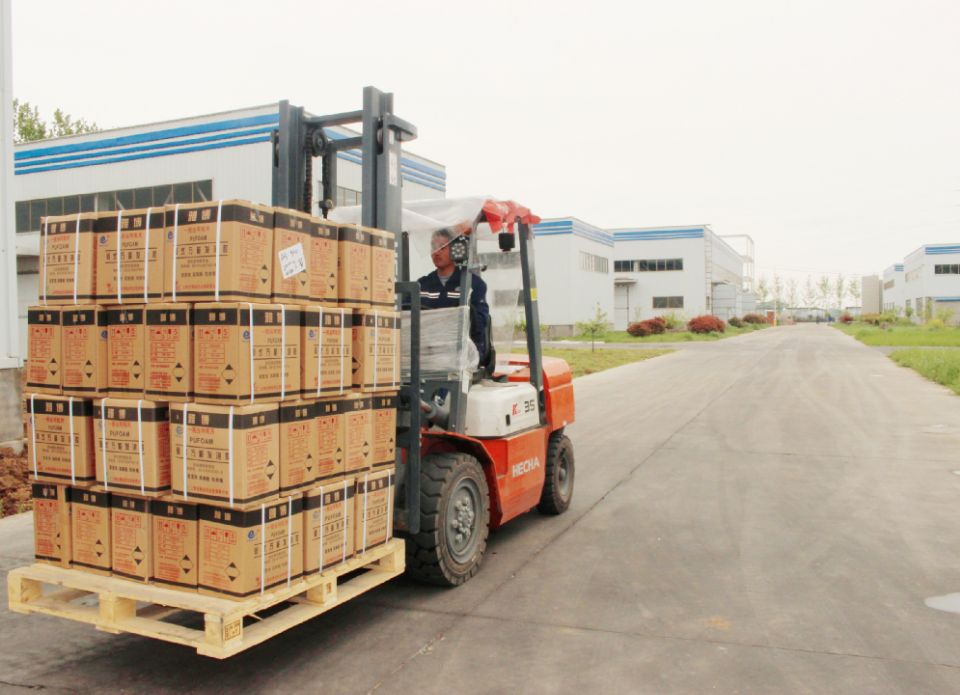 High yield construction insulation filling pu foam with gun and straw type 13