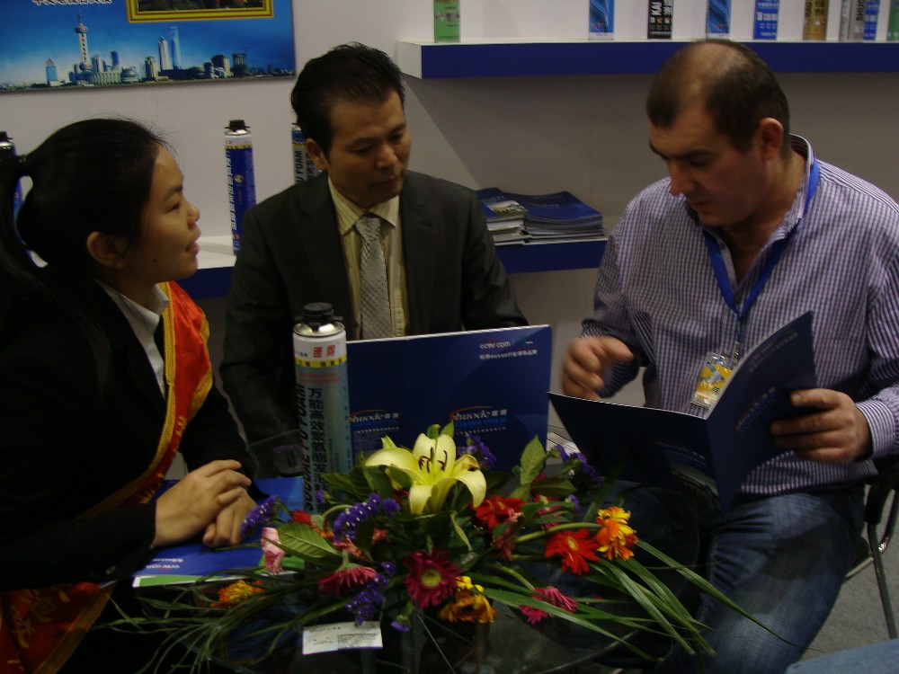 Shuode: espuma de pulverización impermeable de células de pegamento de alta calidad de un componente para el uso de invernal de espuma PU expandible 41