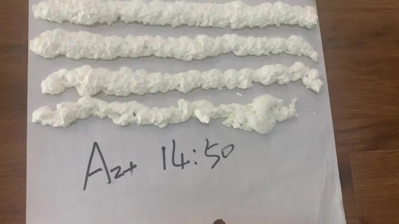 750ml expanding polyurethane sealant sound insulation and joint filling pu foam 1