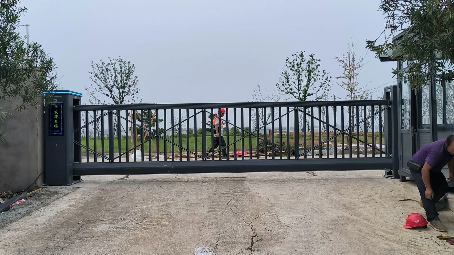 Aluminum Alloy Linear Gate Trackless Cantilever Gate 1
