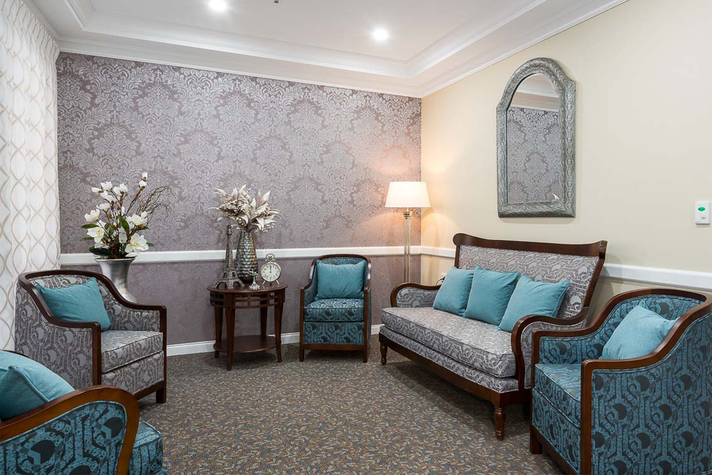 Ịkekọrịta nke imekọ ihe ọnụ okwu n'etiti Yumeya na Portofino Hamilton 1