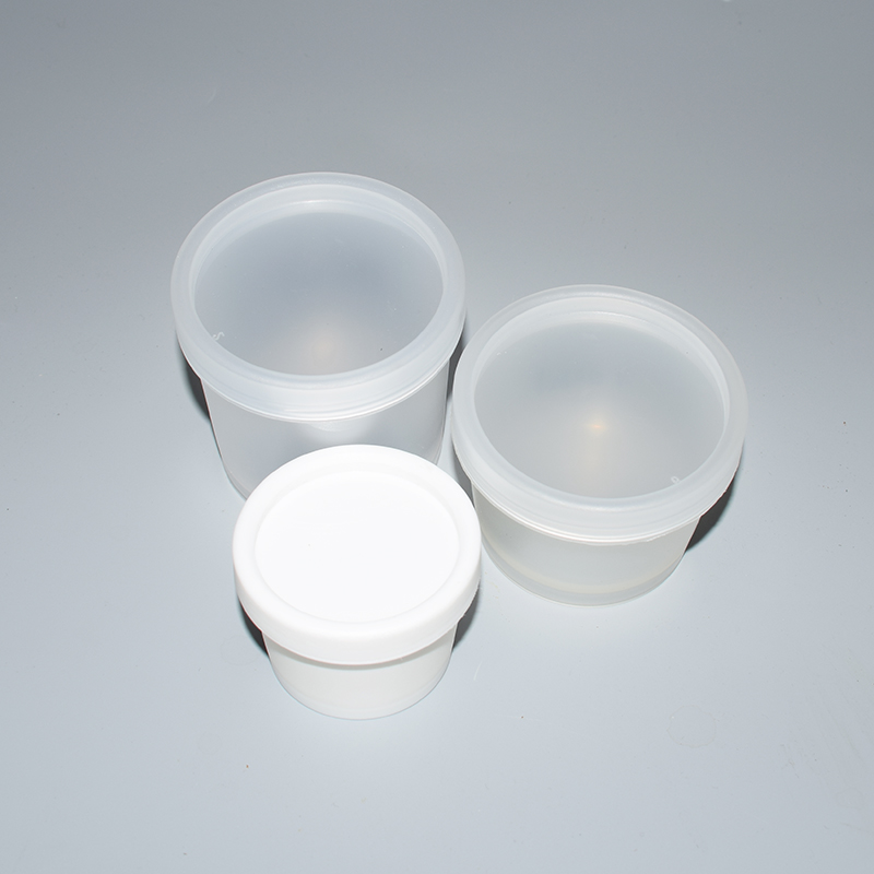 Portable White Cream Cosmetic Sample Emulsion Bottle With Cover