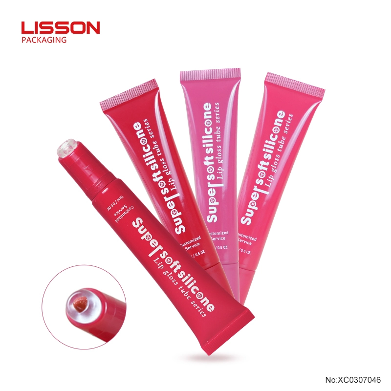 D19 slanted tip lip gloss tube w/ 0° soft silicone applicator 1