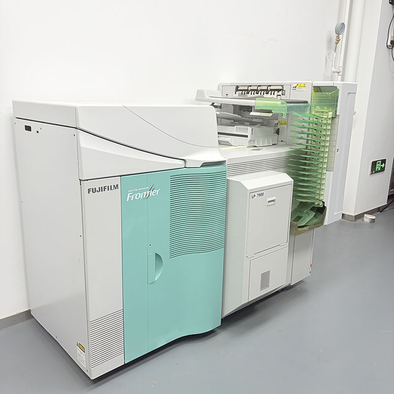Цифровая минилаборатория FUJI Frontier LP7900, лазерный фотопринтер на галогенидной лампе, бывшая в употреблении минилаборатория для фотопечати в наличии. 3
