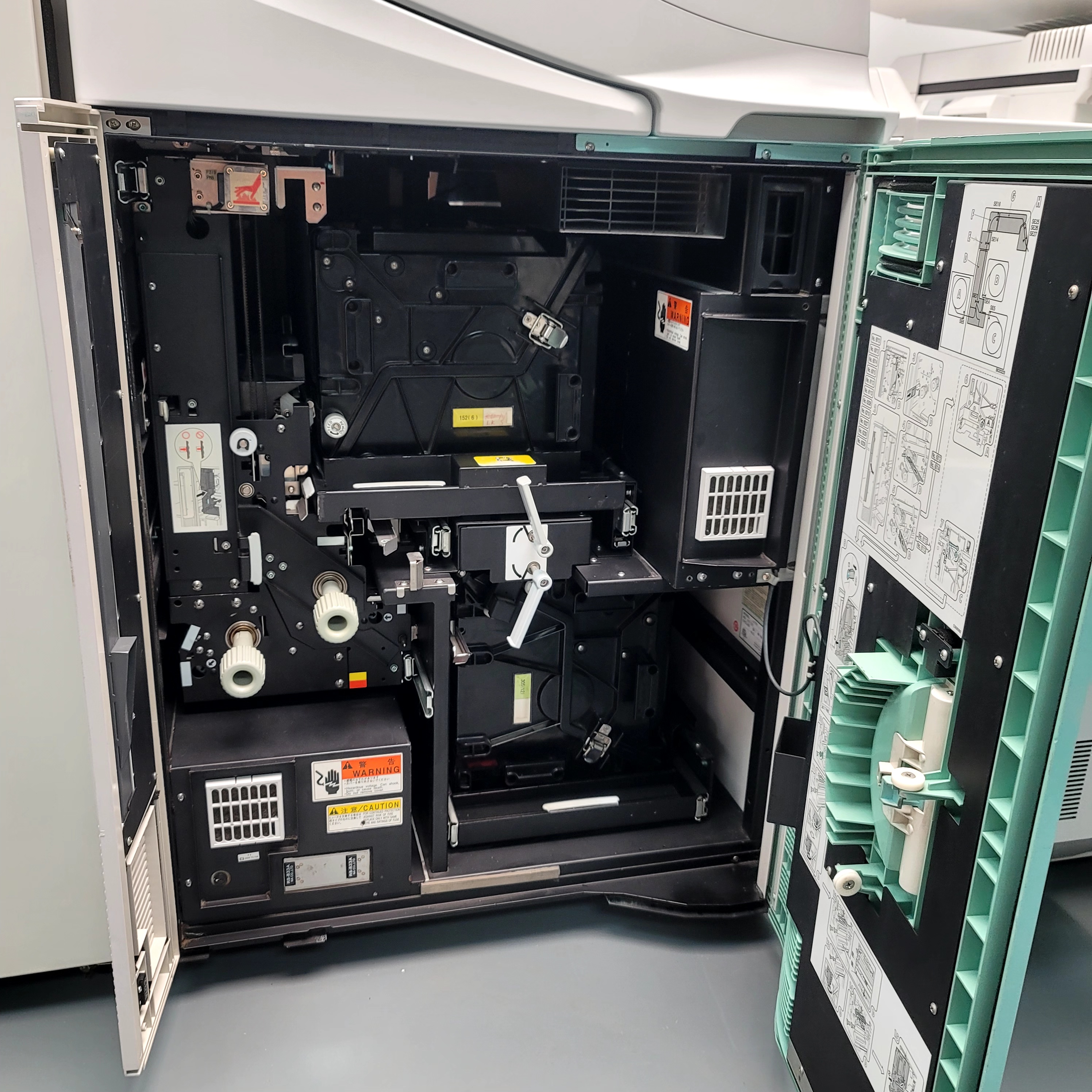 Цифровая минилаборатория FUJI Frontier LP7900, лазерный фотопринтер на галогенидной лампе, бывшая в употреблении минилаборатория для фотопечати в наличии. 7