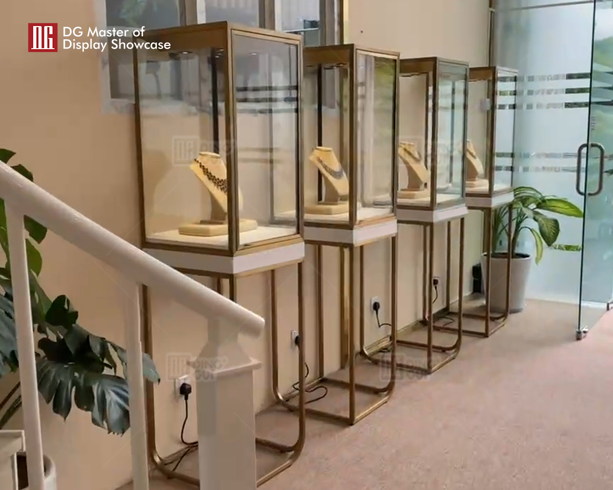 Dizajn luxusných šperkov a hodiniek DG Showcase, vitríny, pulty 10