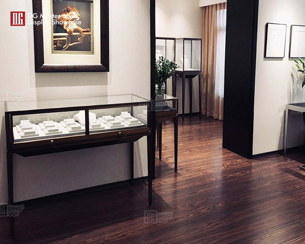 DG Luxury Jewelry Watch Showcase: Ultimate Display for High-End Stores 10
