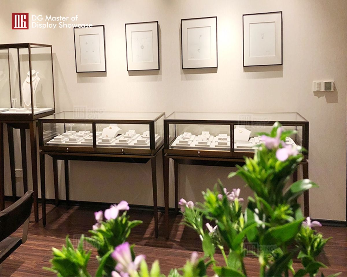 DG Luxury Jewelry Watch Showcase: Ultimate Display for High-End Stores 8