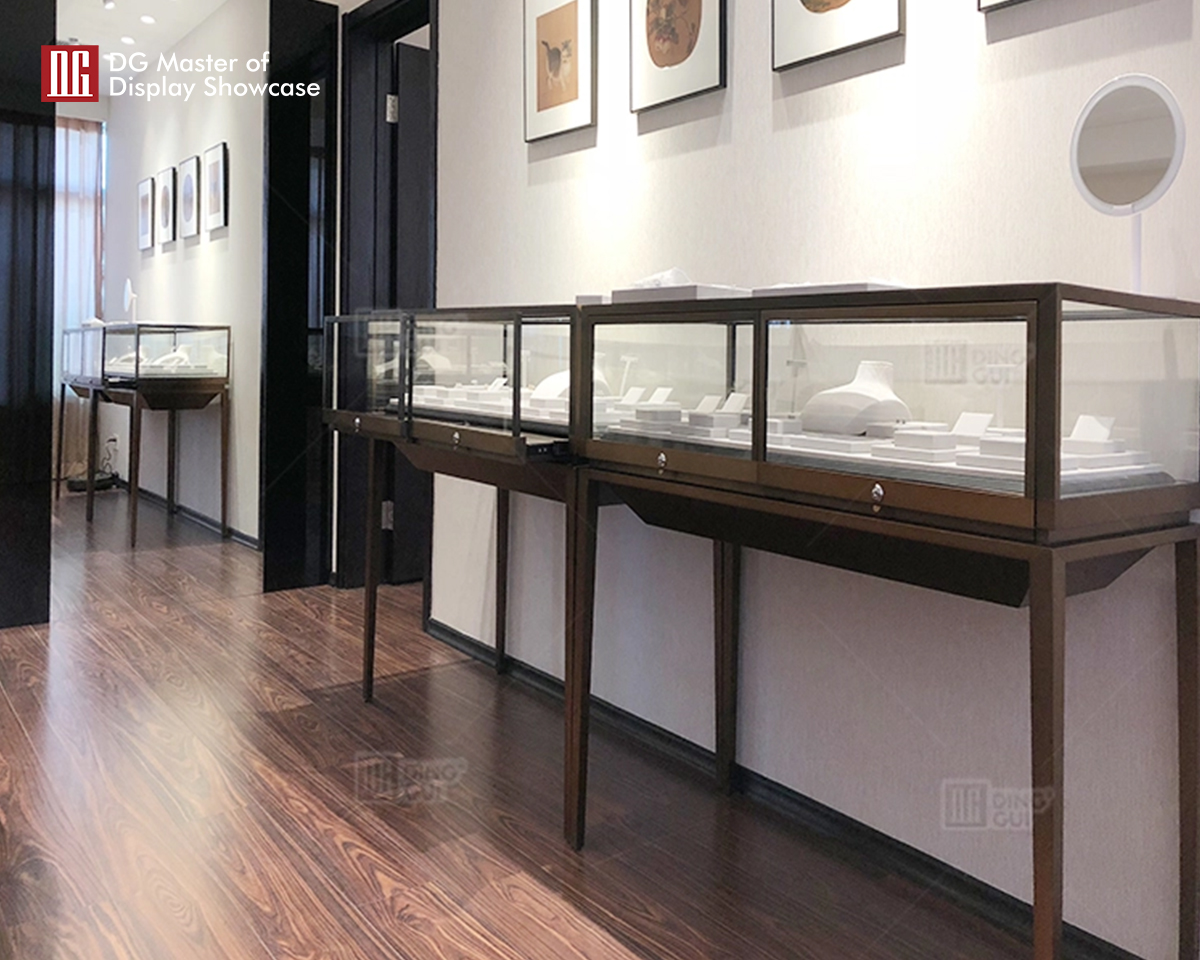 DG Luxury Jewelry Watch Showcase: Ultimate Display for High-End Stores 9