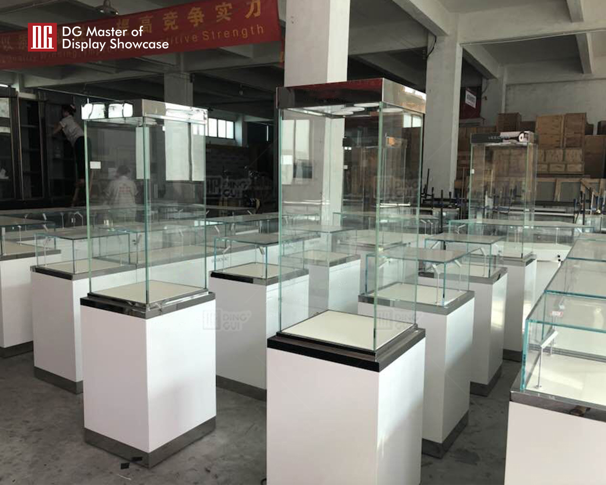 DG Showcase Modren Jewelry Watch Display Showcase Shop Interior Latest Design 9