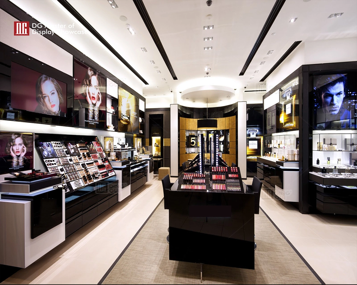 DG Showcase – niestandardowy kiosk z perfumami do sklepu z kosmetykami 1