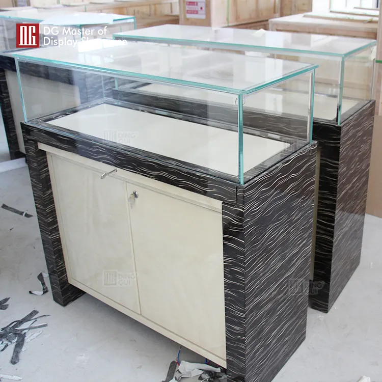 personalized Watch Showcase company design solution | DG Display Showcase 5