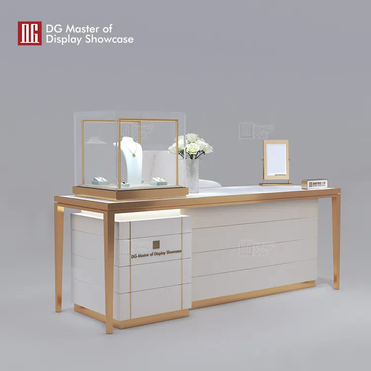 Elegant Jewelry Experience Table 3