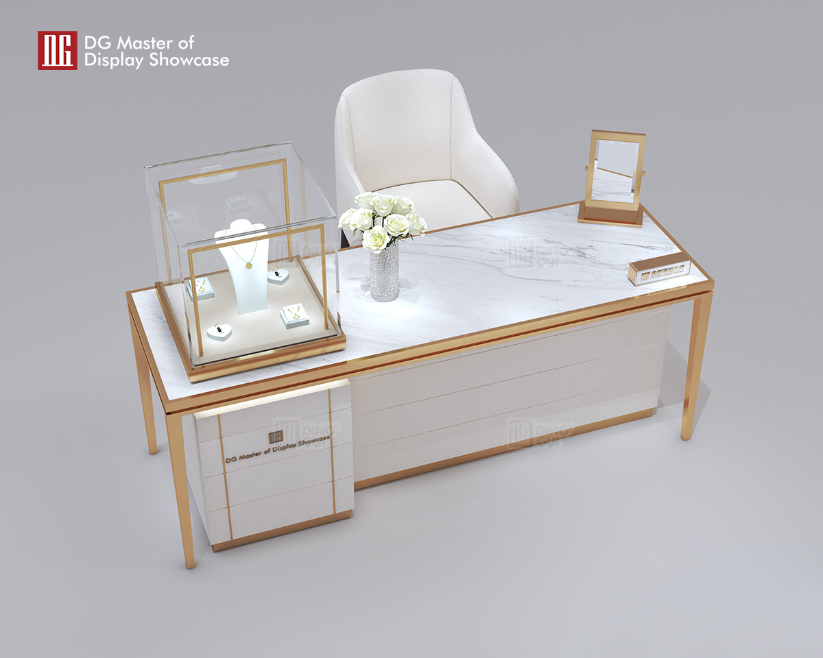 Elegant Jewelry Experience Table 7