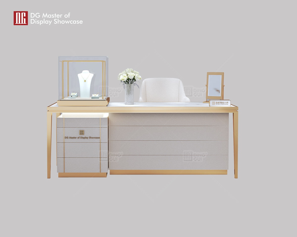 Elegant Jewelry Experience Table 6