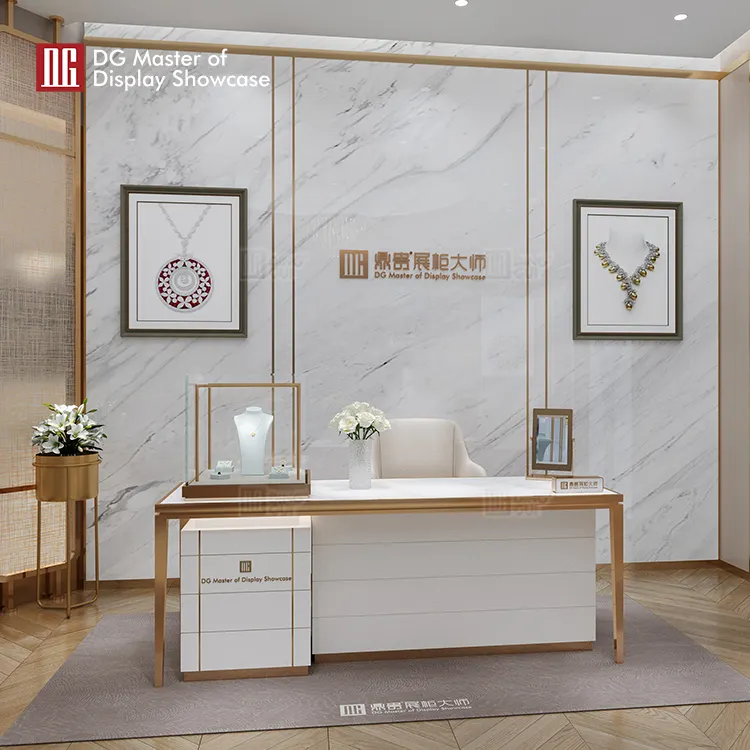 Elegant Jewelry Experience Table 5