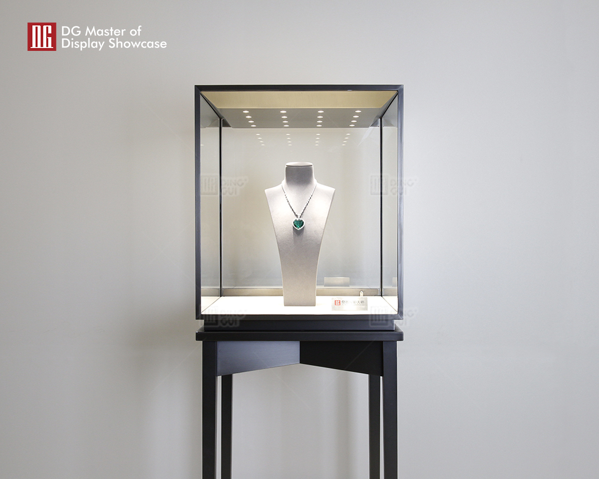 High-End Jewelry Display Showcase: Upright Display Cabinet 8