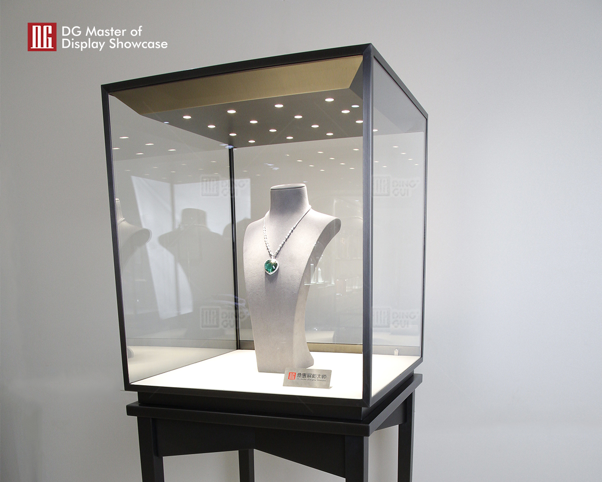 High-End Jewelry Display Showcase: Upright Display Cabinet 10