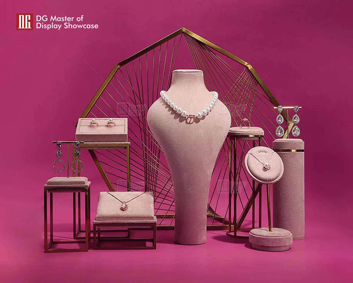 DG Showcase tilpasset lyserød smykkedisplaystativ rekvisitsæt producent 1