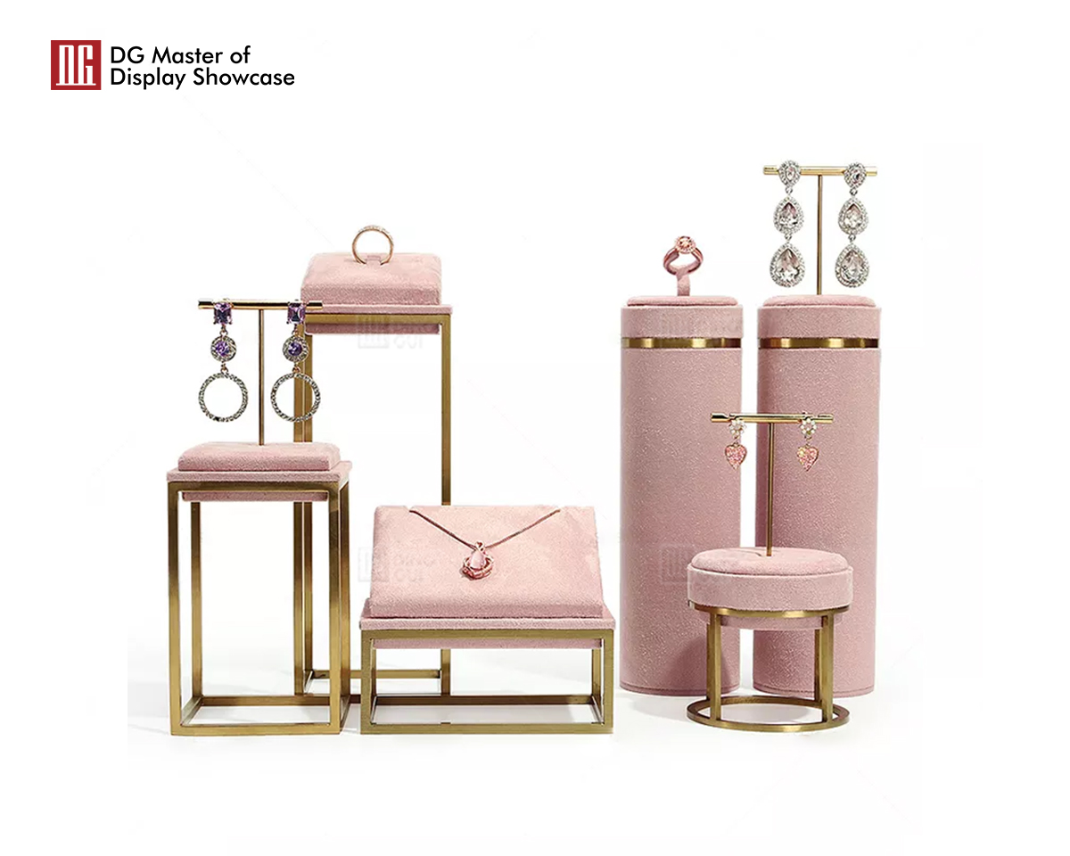 DG Showcase tilpasset lyserød smykkedisplaystativ rekvisitsæt producent 10