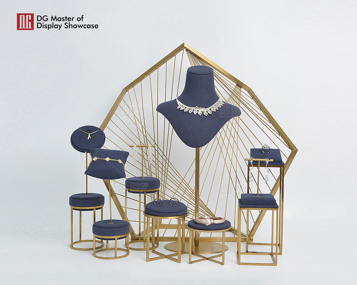 DG Showcase Luxury High End Jewelry Display Props Metal Stand Necklace Bust For Sale 6